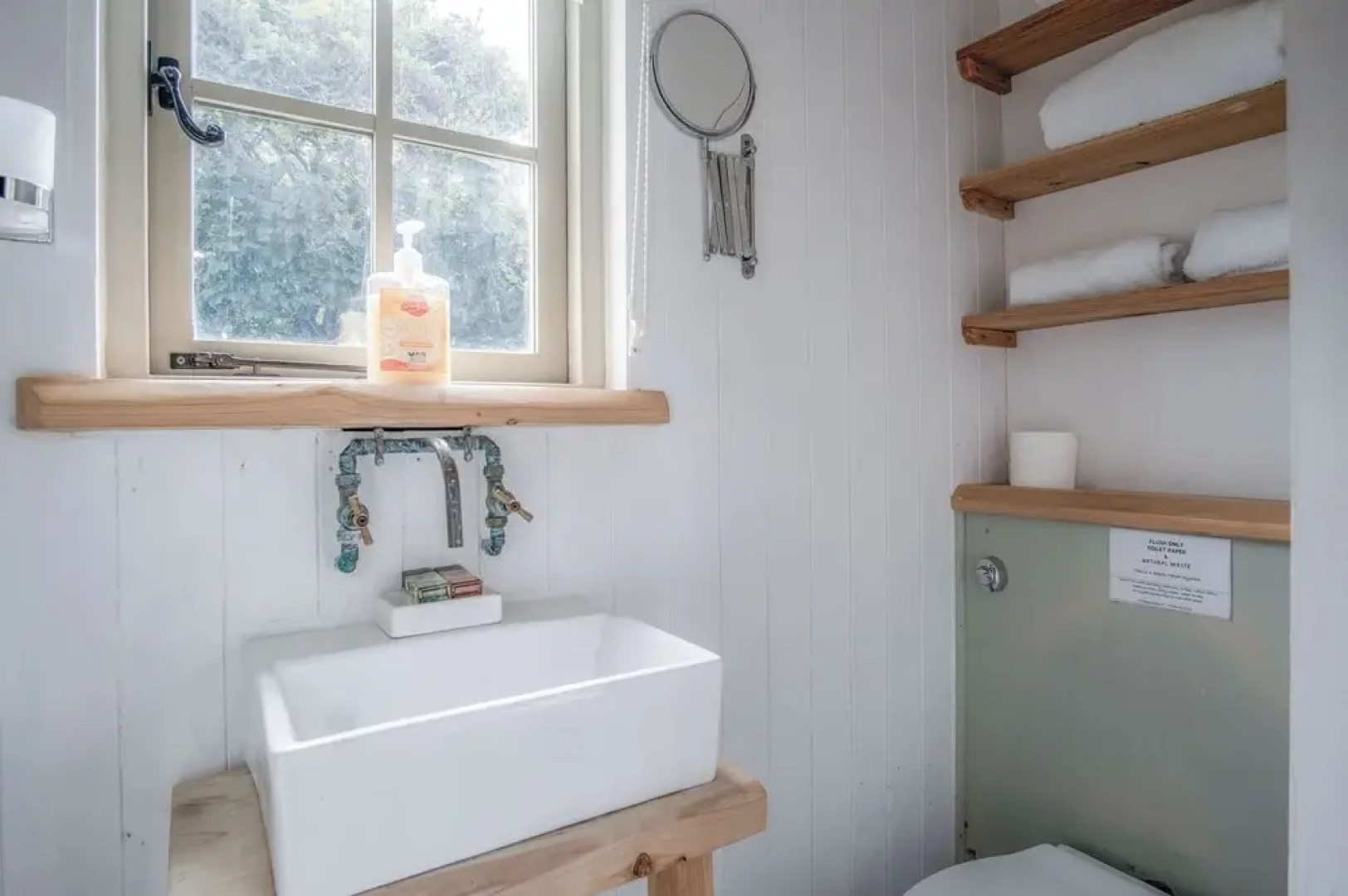 Haven View - 1 Bed Shepherds Hut - St Ishmael's