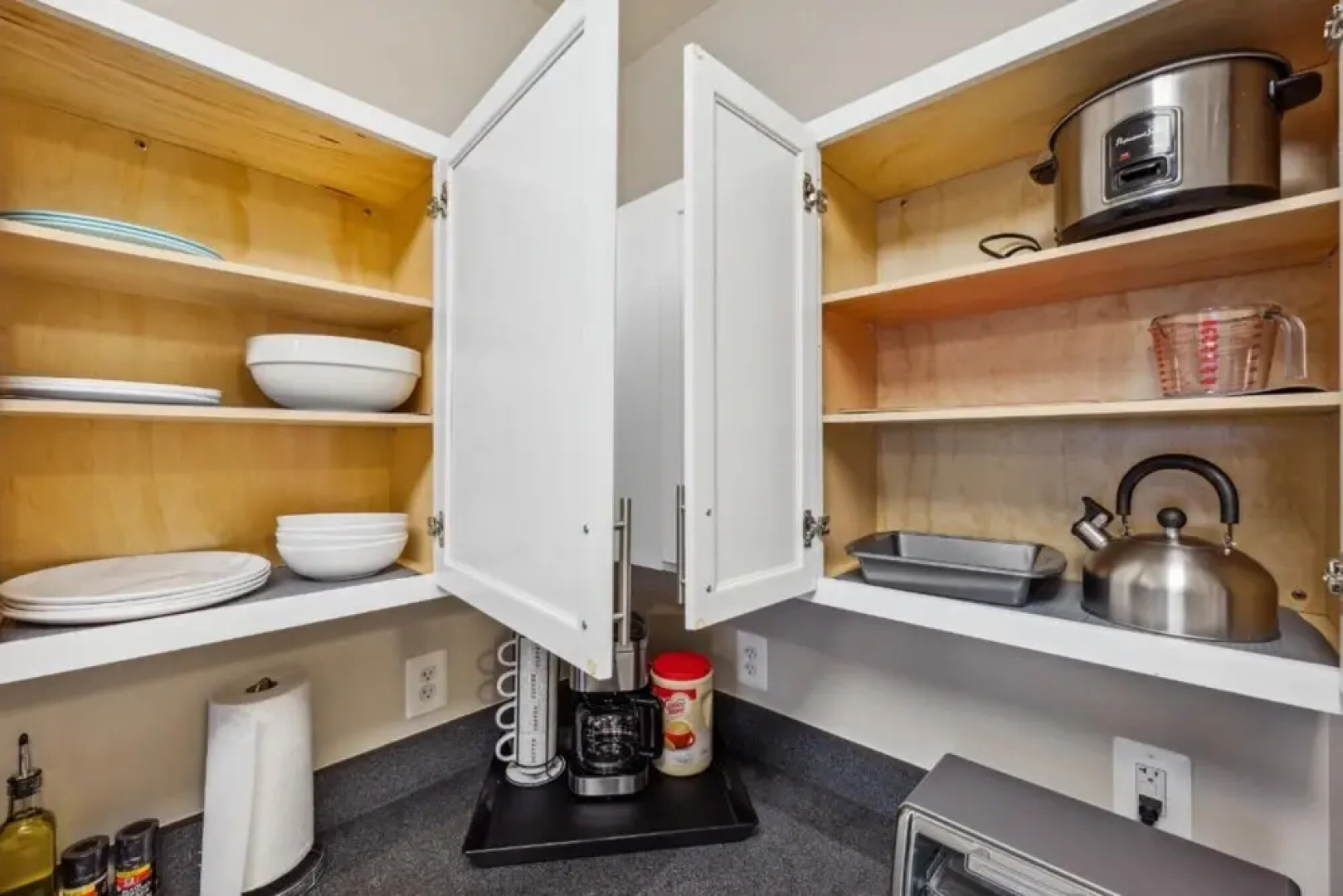 Stylish 1 BR Apartment w Movie Theater