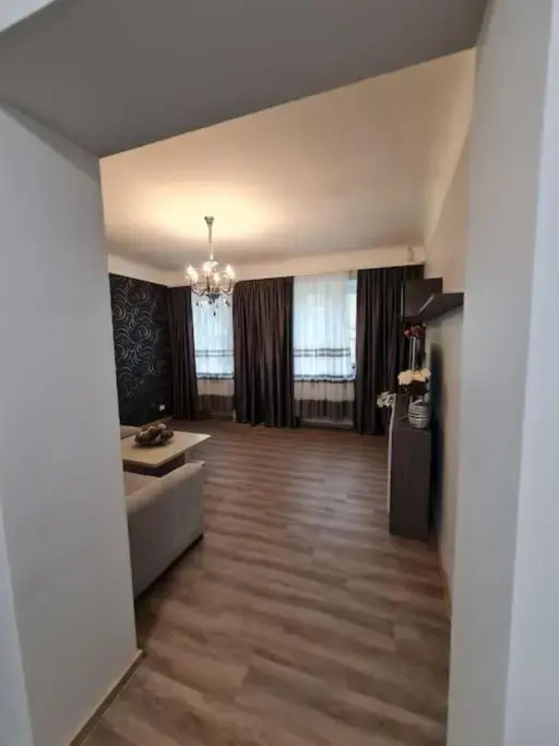 Just renovated 2 room apartment near the Palace