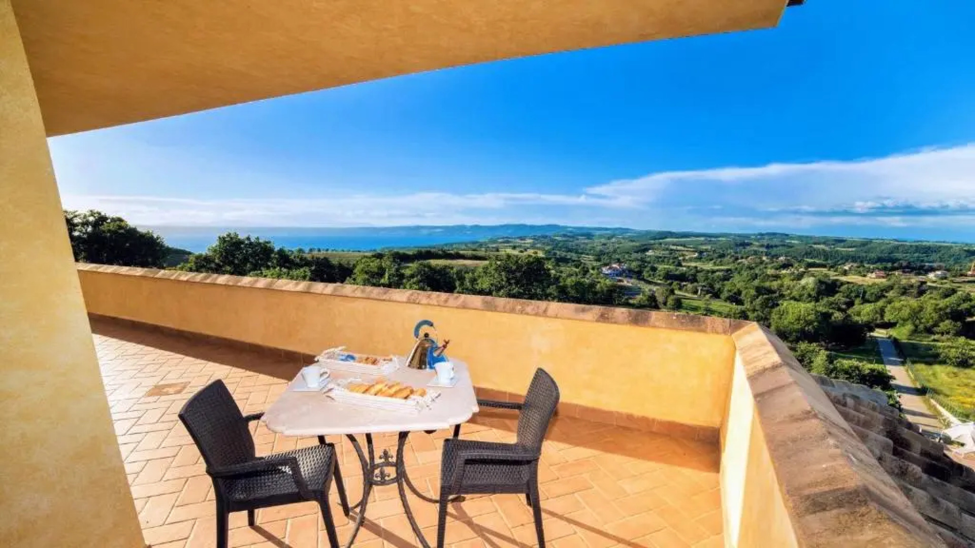 Amazing Lake View - Villa With Pool and Jacuzzi