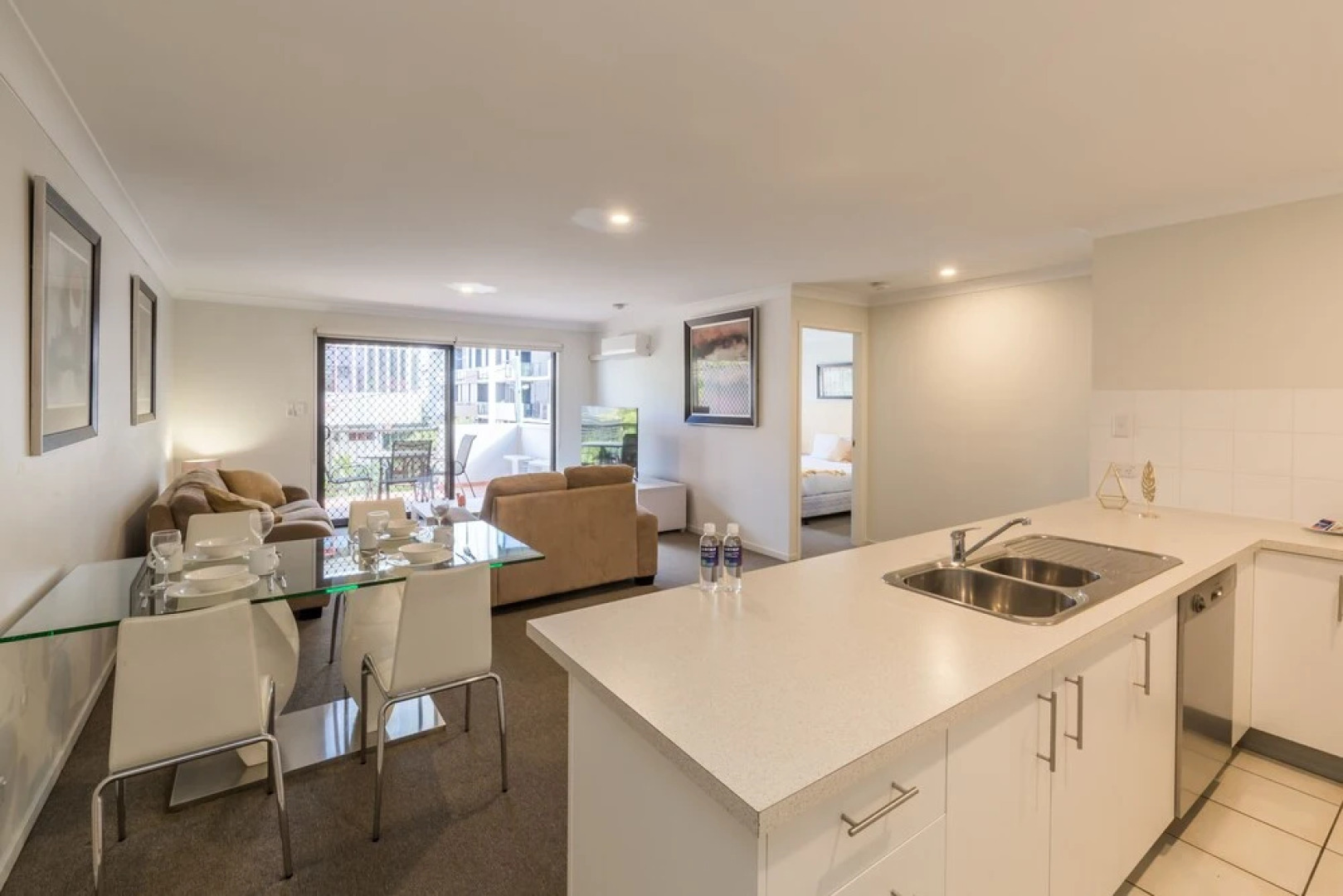 Airtrip Apartment on Russell St