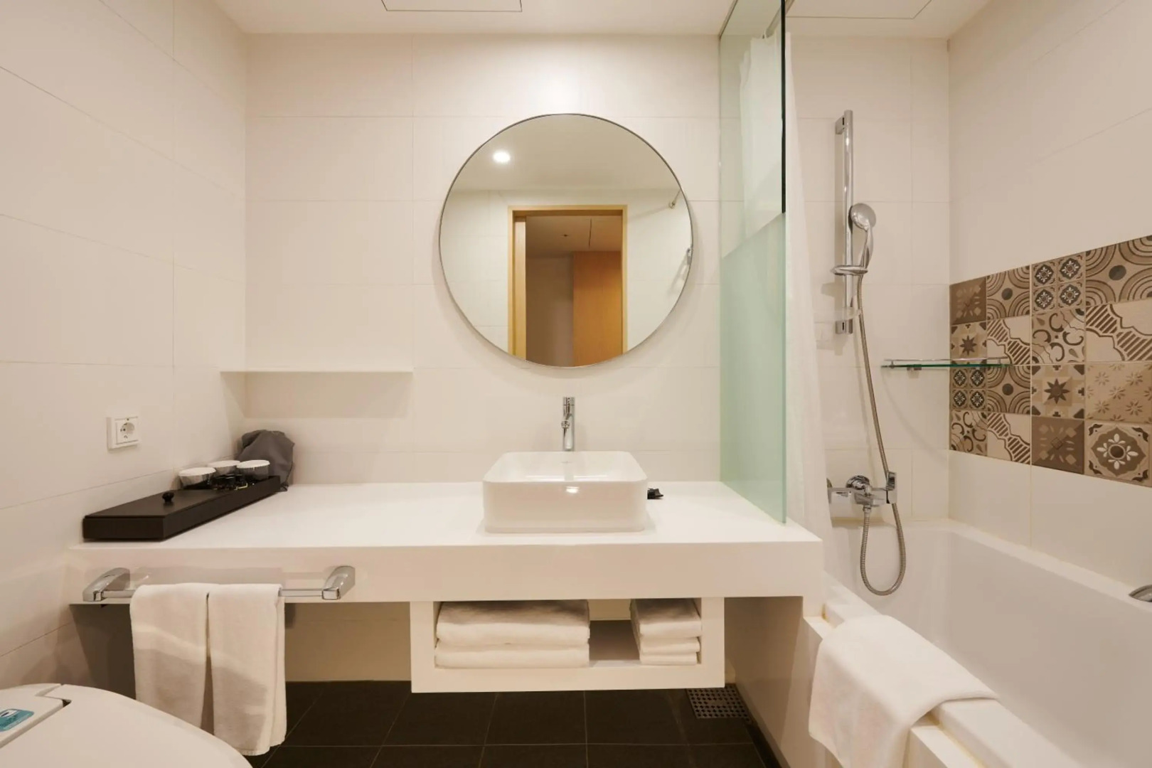 Nine Tree By Parnas Seoul Insadong