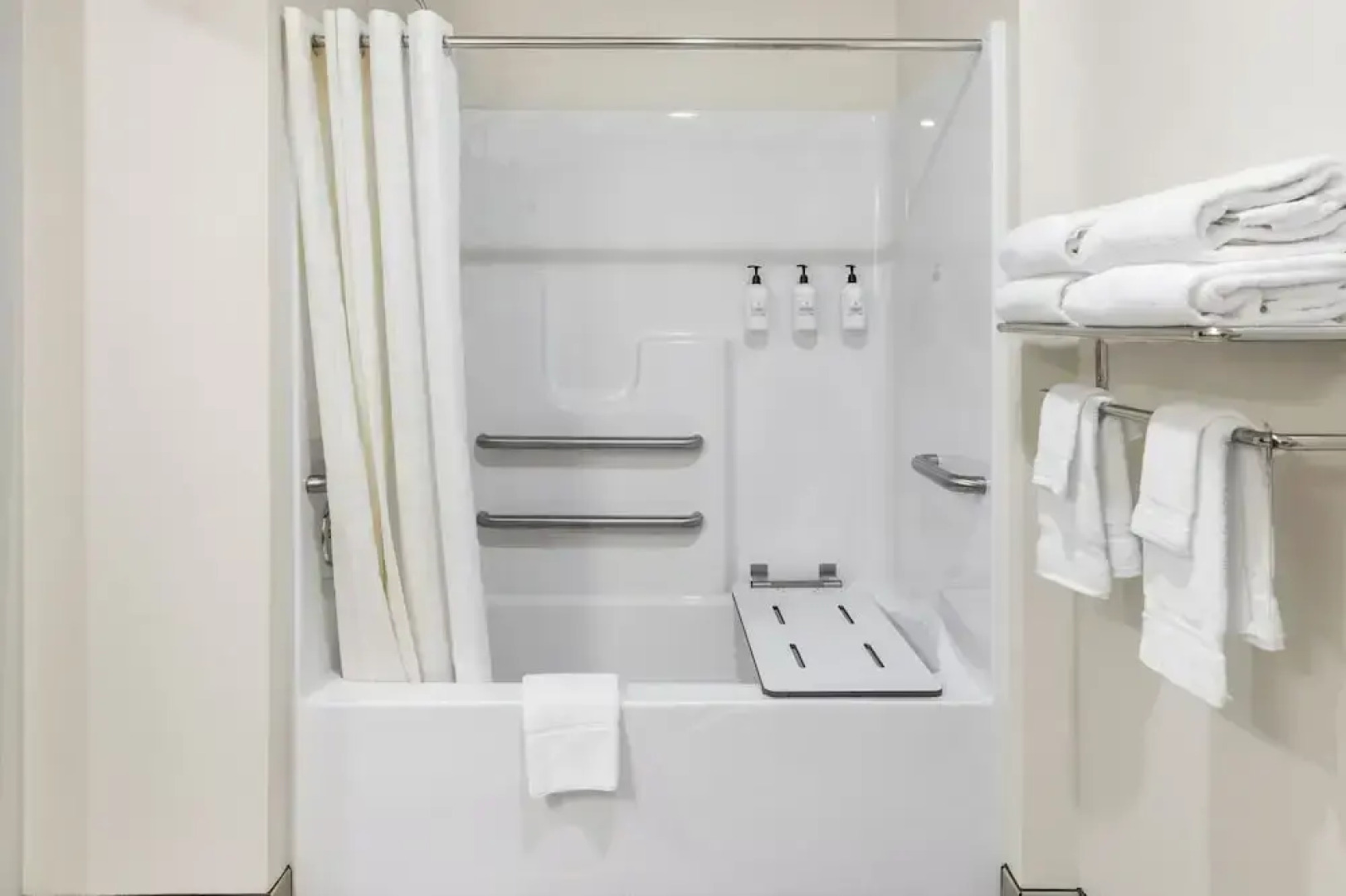 Cobblestone Hotel & Suites - Denmark/Green Bay