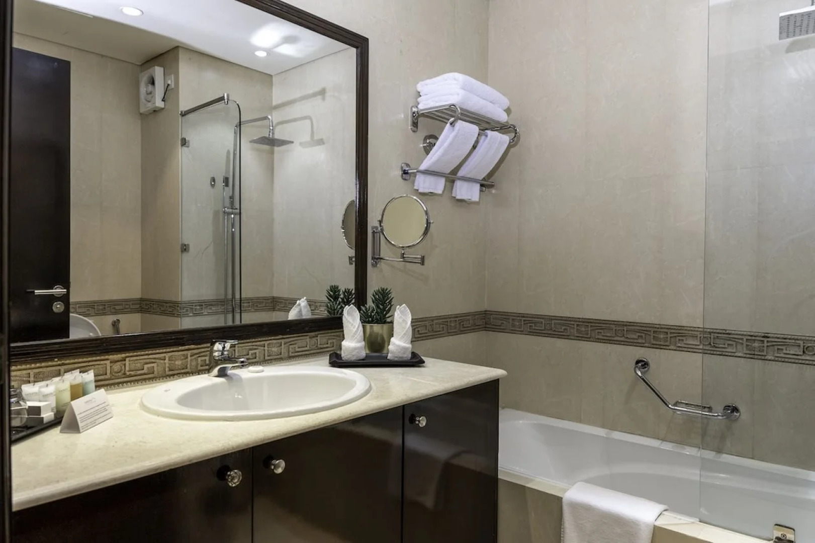 Saraya Corniche Hotel