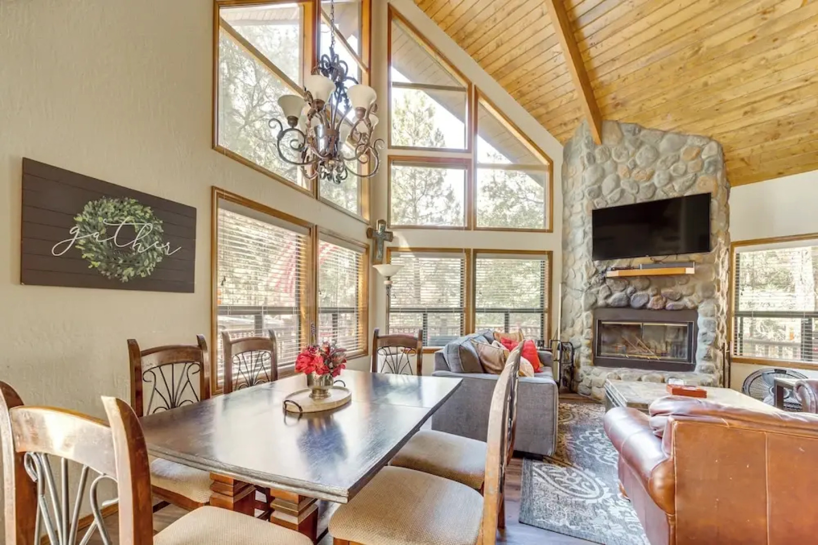 Fire Pit & Wraparound Porch: Munds Park Cabin!