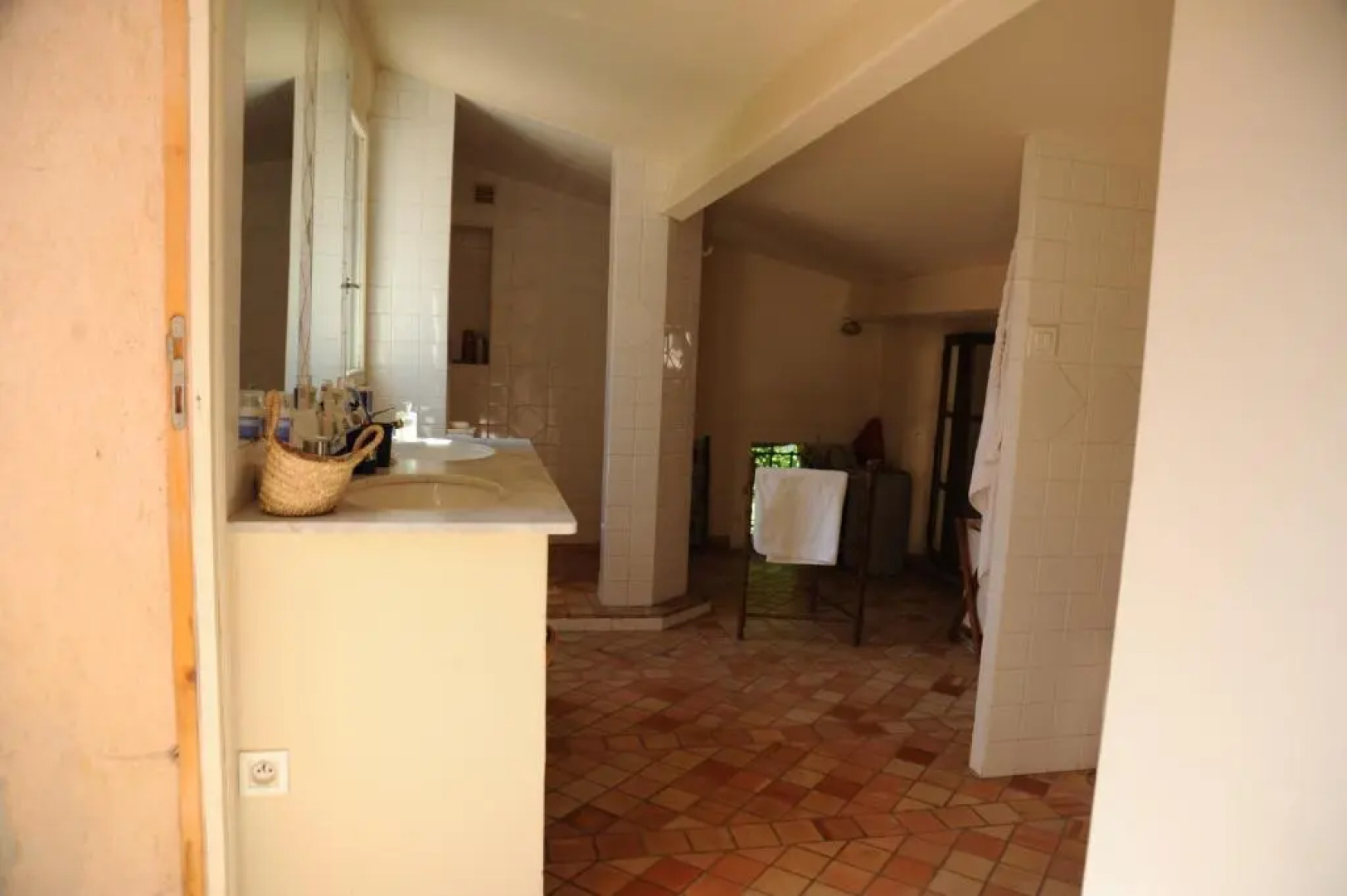 Villa de 4 chambres avec piscine privee jardin amenage et wifi a Ansouis