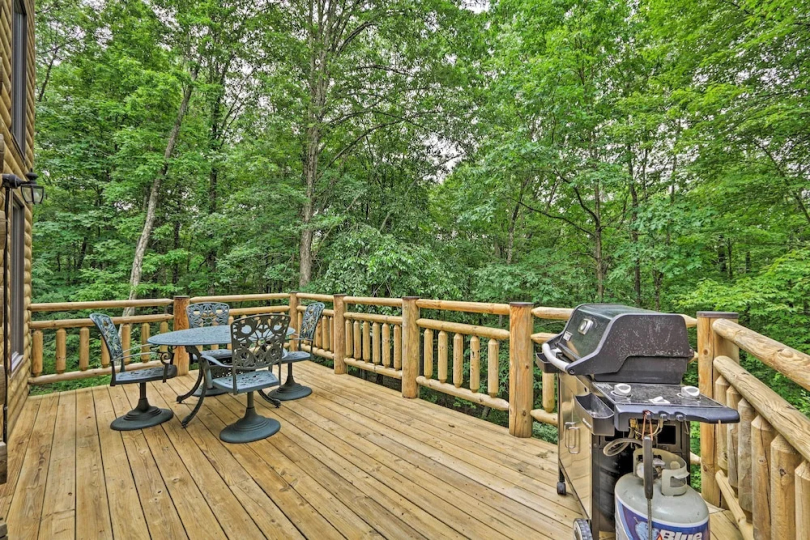 Quiet Cabin w/ Hot Tub ~ 15 Mi to State Parks!