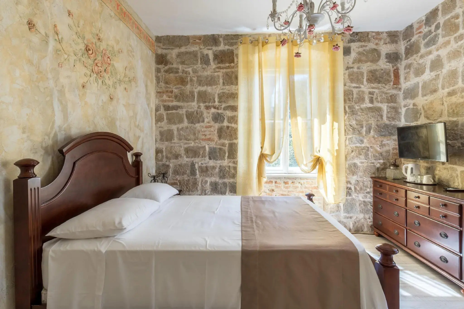 PIETRA ROSSA Luxury Rooms