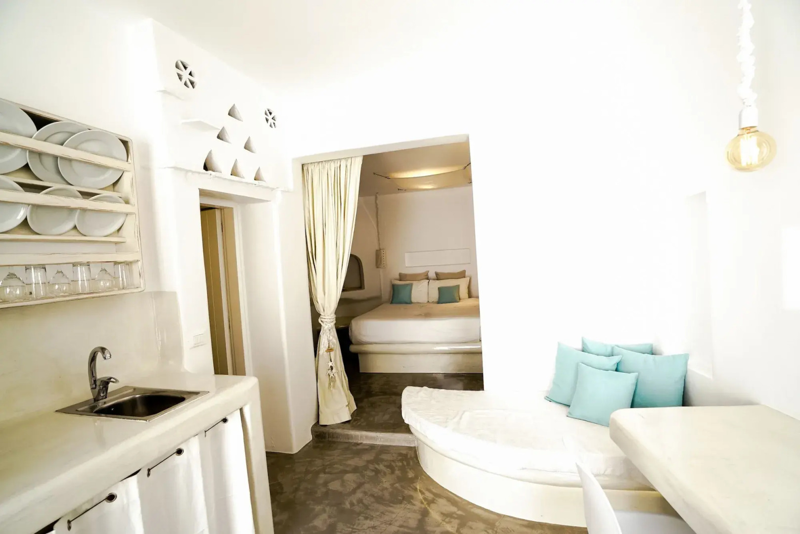 Flaskos Luxury Suites