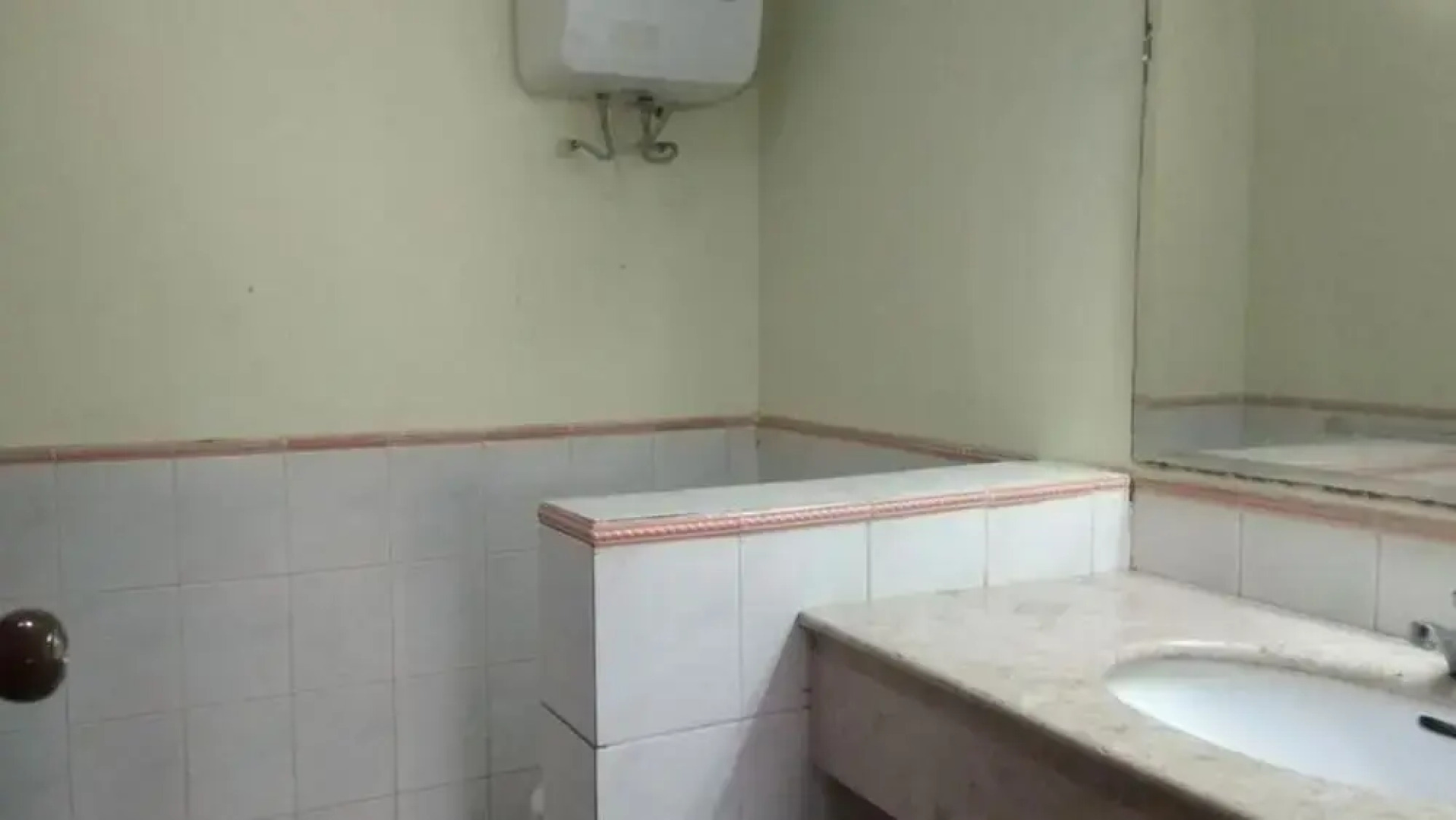 Kondominium Lippo Carita Selatan