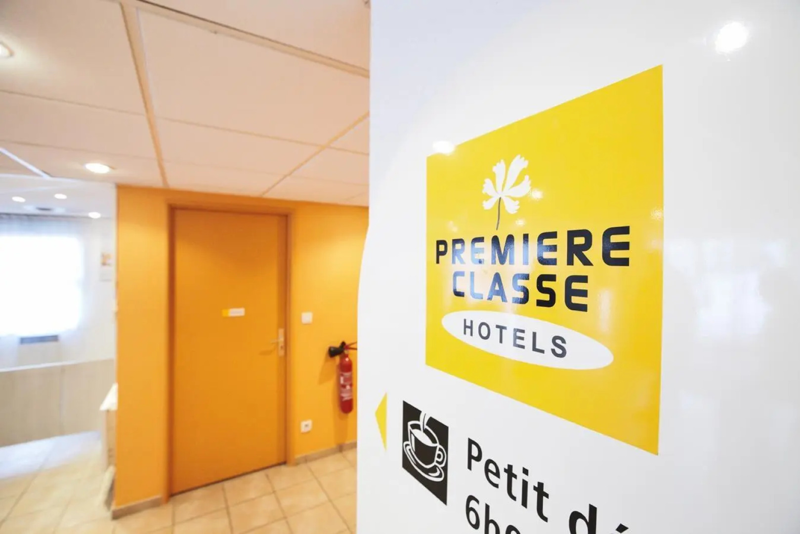 Premiere Classe Paris Ouest - Pont De Suresnes