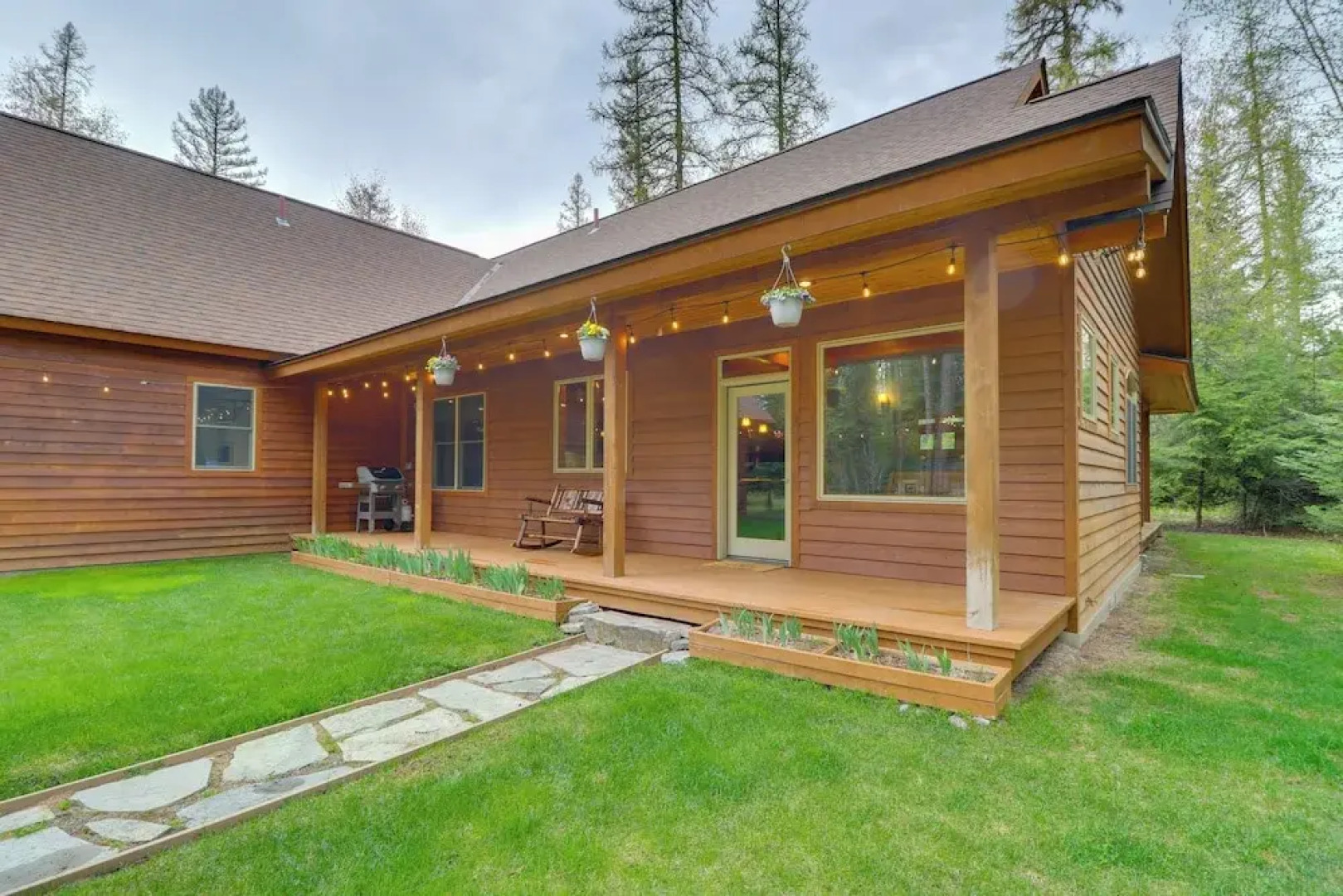Enchanting Glacier Park Getaway by Flathead Lake!