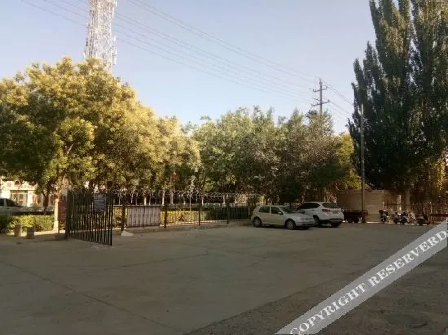 Ruoqiang holiday inn