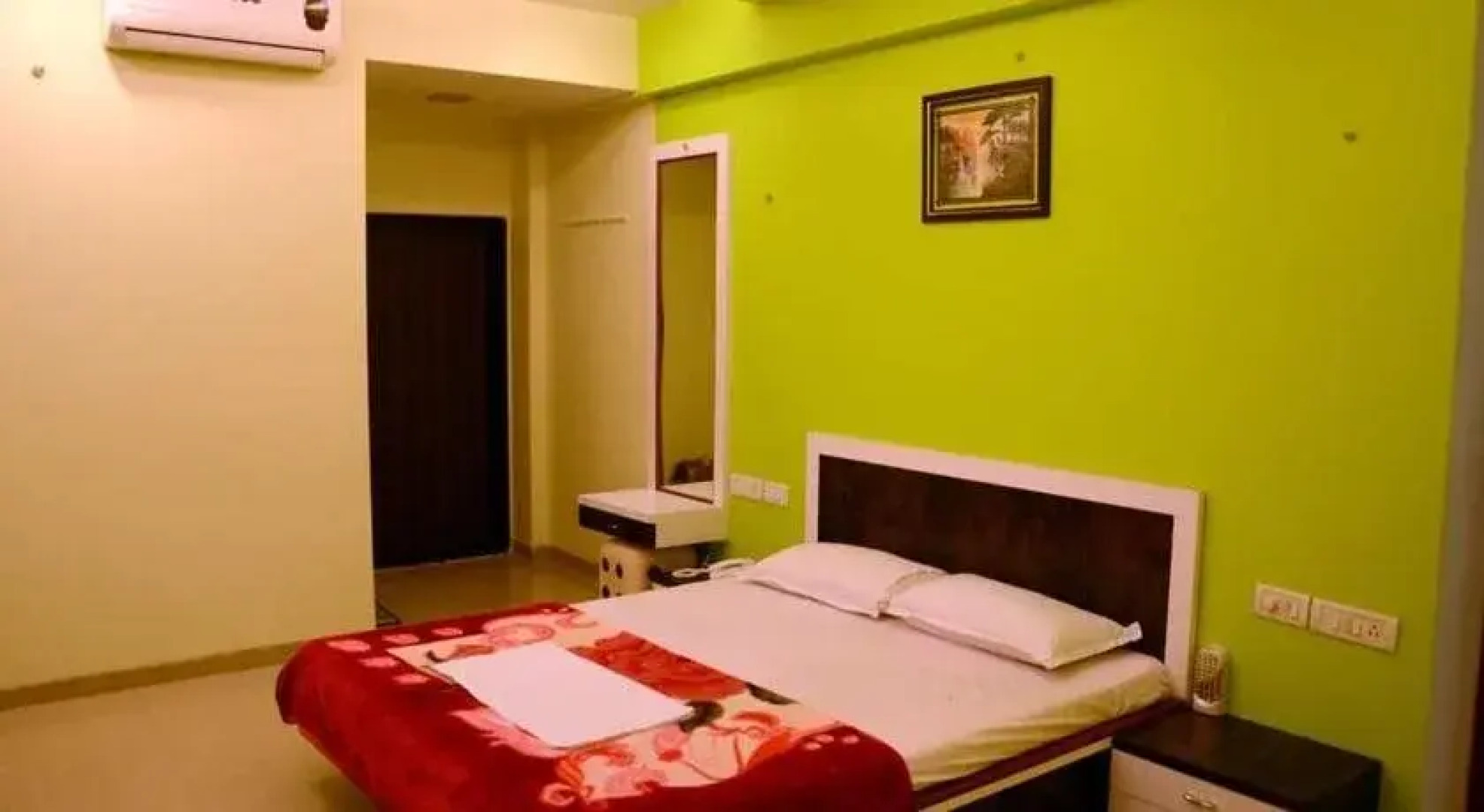 Hotel Gulab Paradise