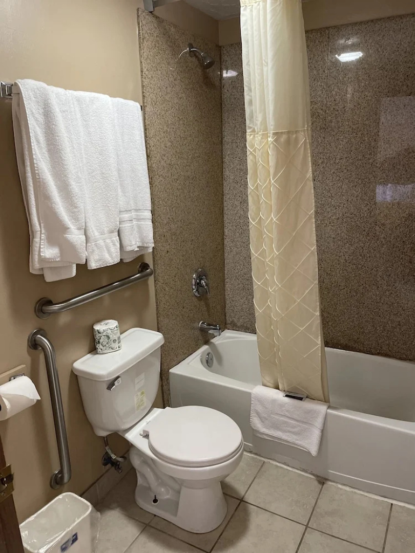 Rodeway Inn & Suites