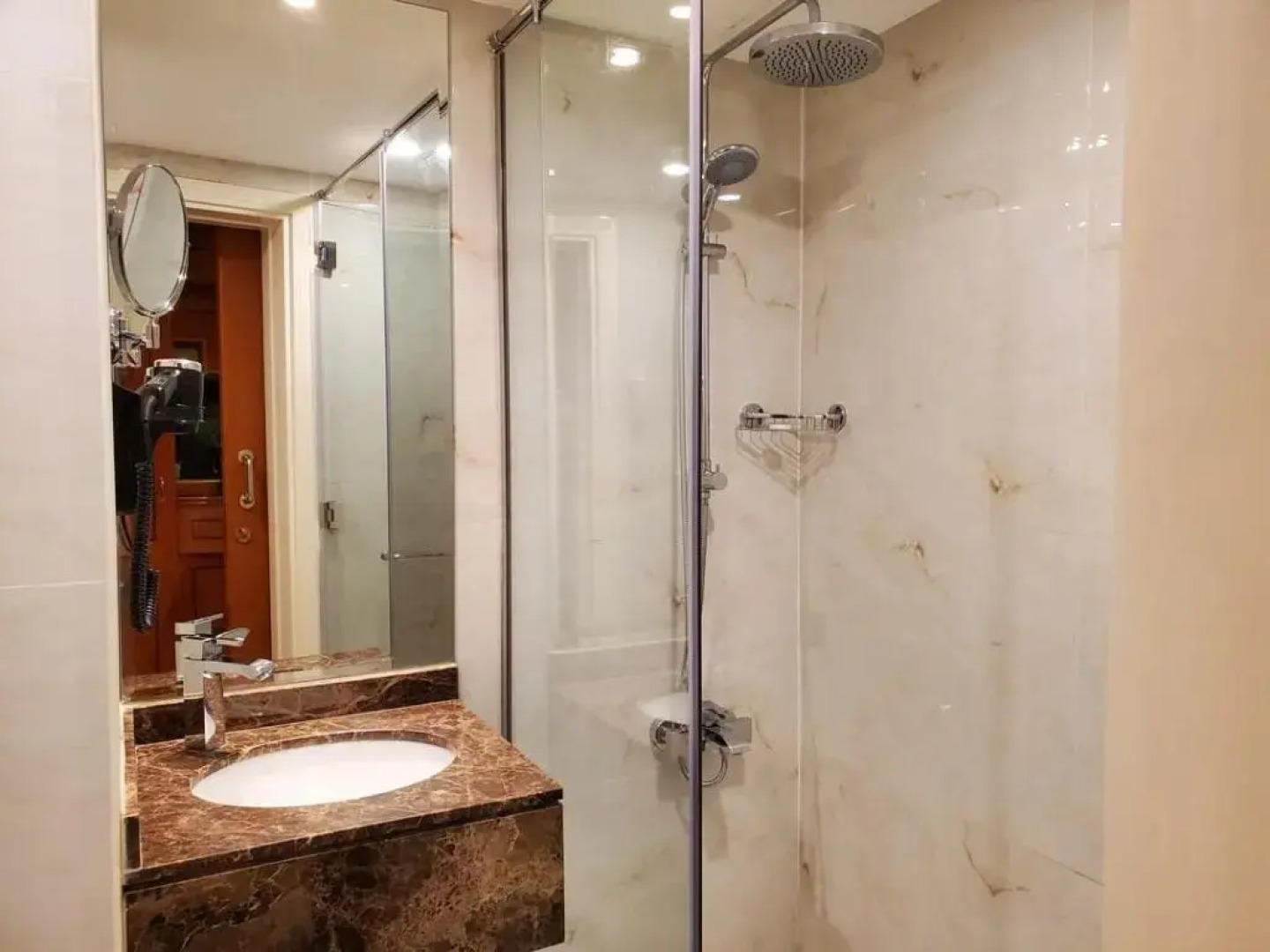 Royal Concorde Hotel & Suite