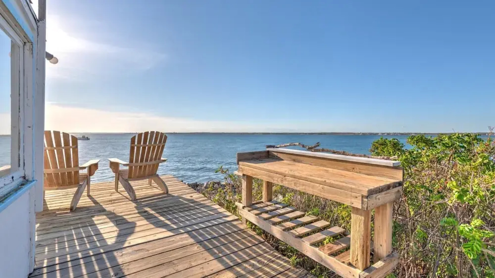 Bungalow 8 - 1br, Waterfront