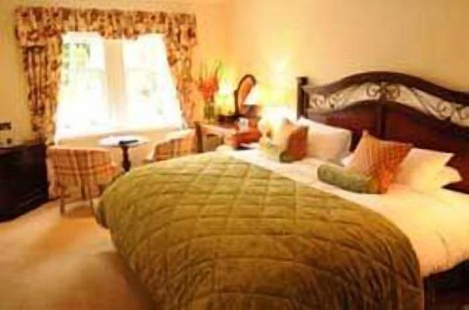 Taychreggan, Signature Collection by Eight Continents