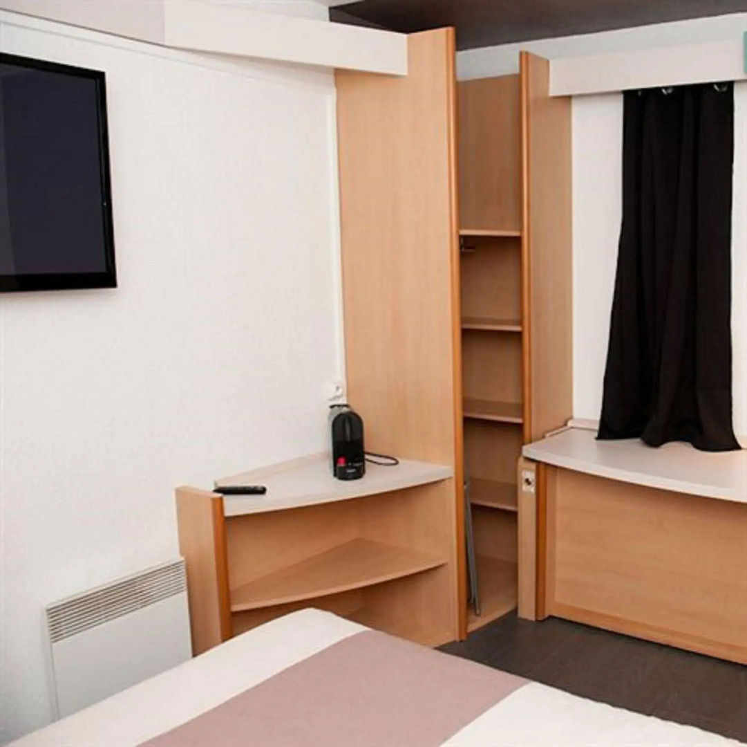 Egg Hotel Paris Gonesse