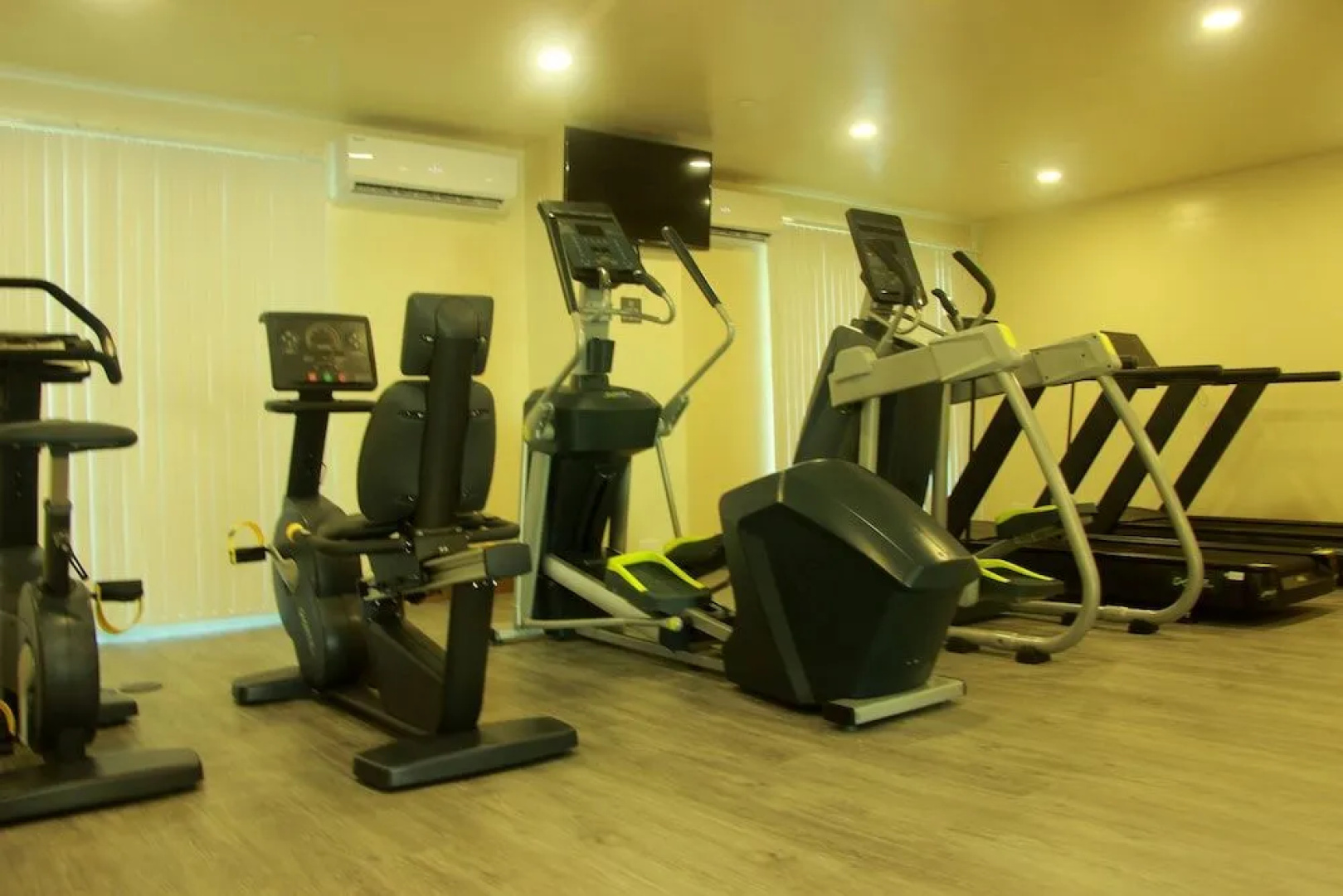 West Plaza Hotel at Lebuu Street
