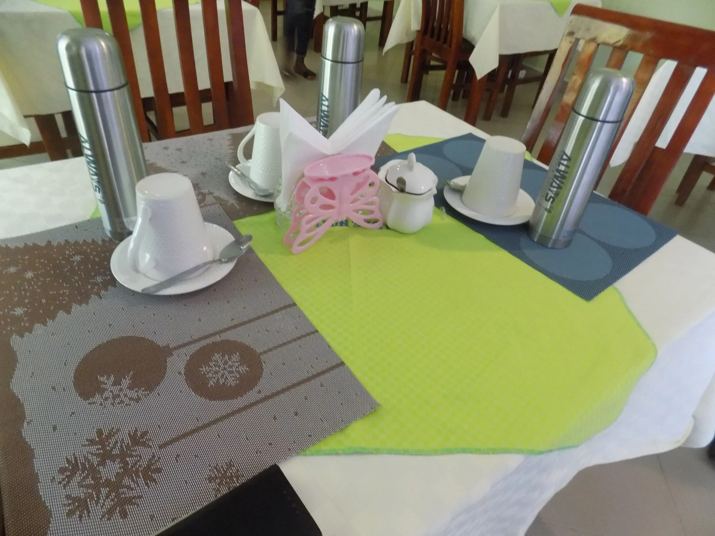 Deluxe Hotel - Ishaka