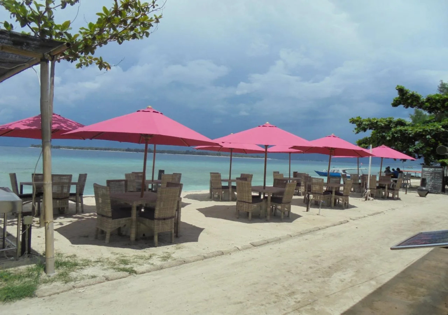 Meno Mojo Beach Resort