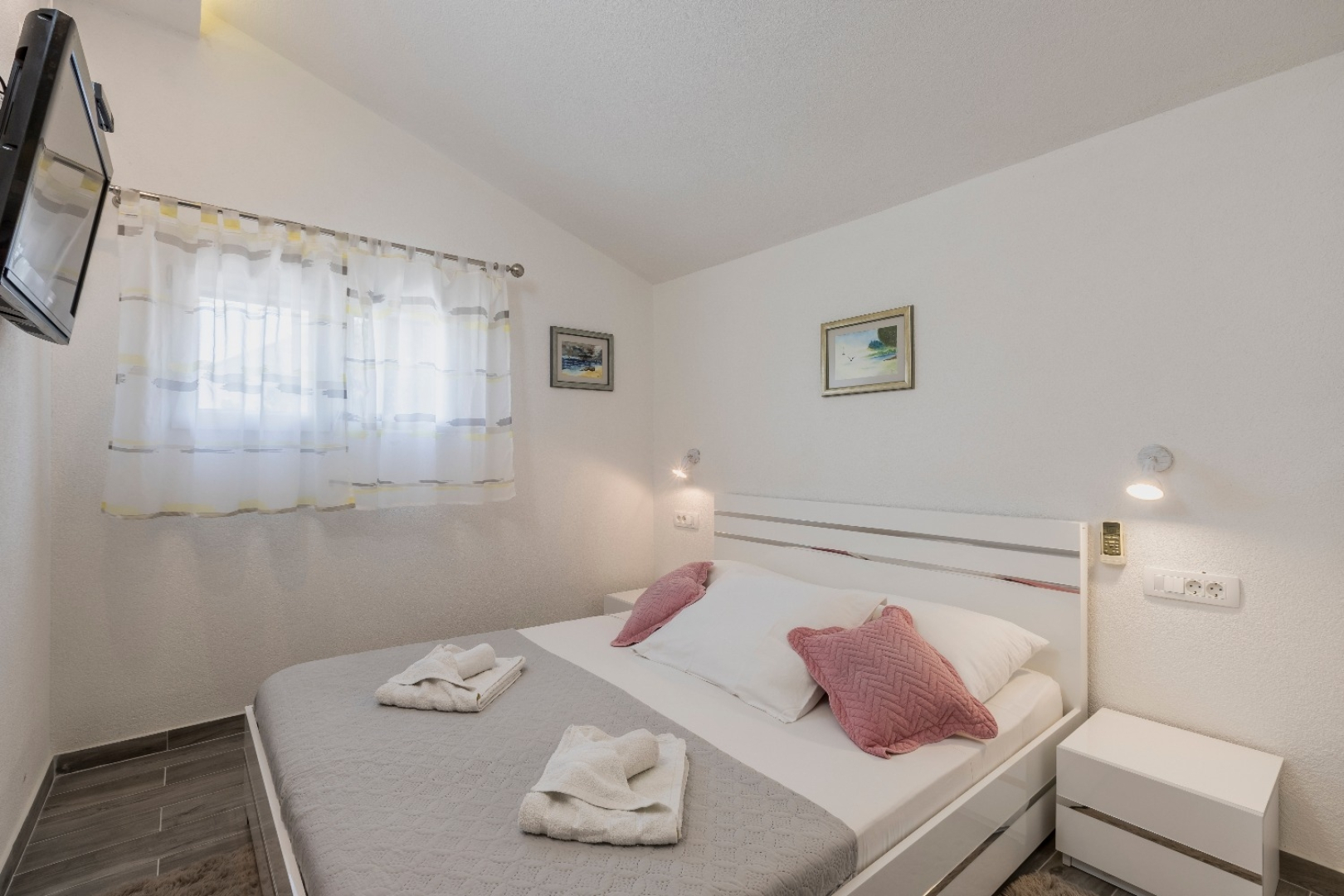 Holiday house Goldie - 30 m from beach: Sevid, Riviera Trogir