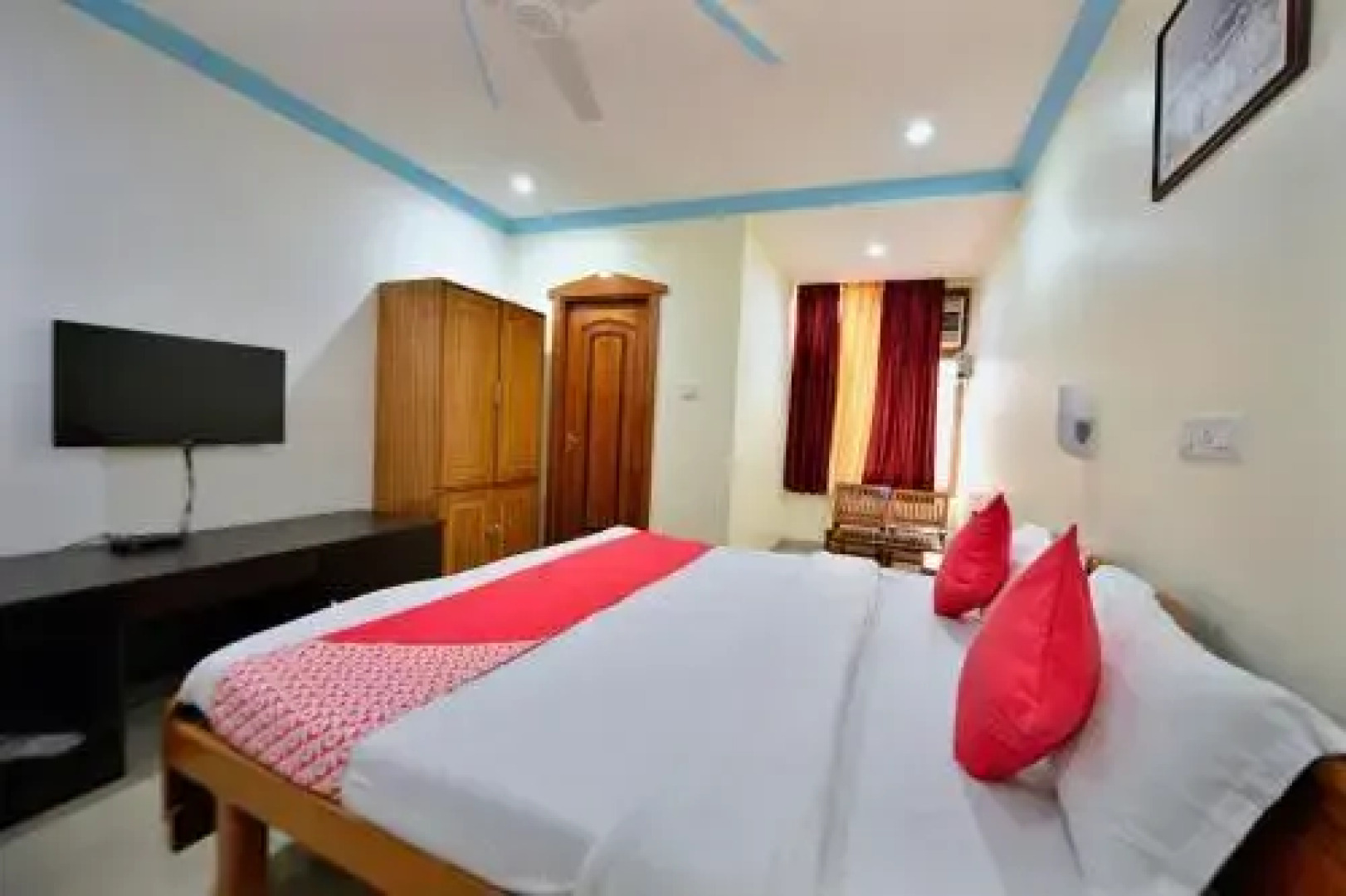 Hotel City Heart  By OYO Rooms