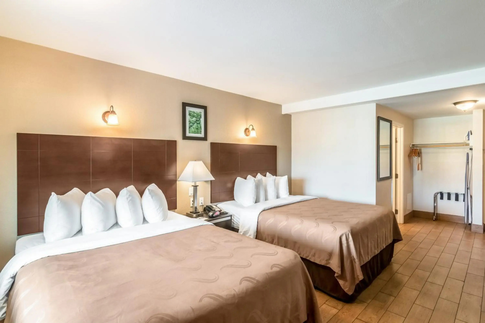 Quality Inn & Suites near Downtown Bakersfield