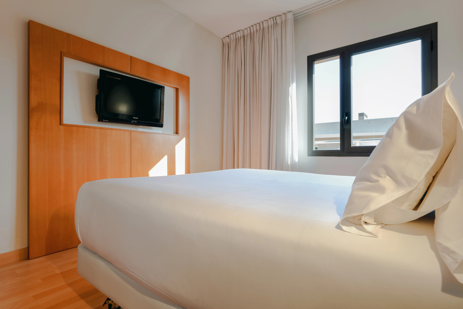 Отель Сatalonia Barcelona Beach