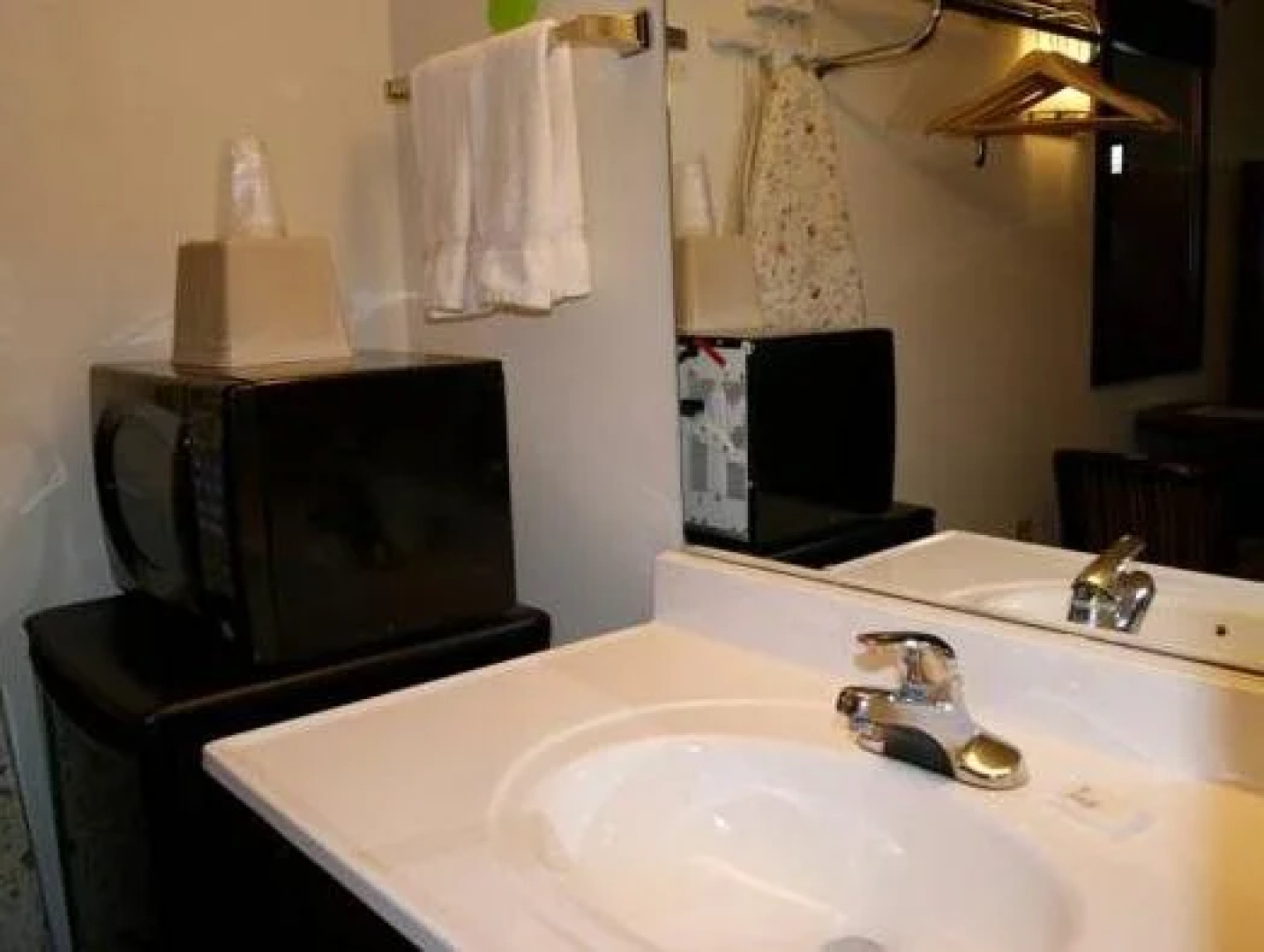 American Inn And Suites