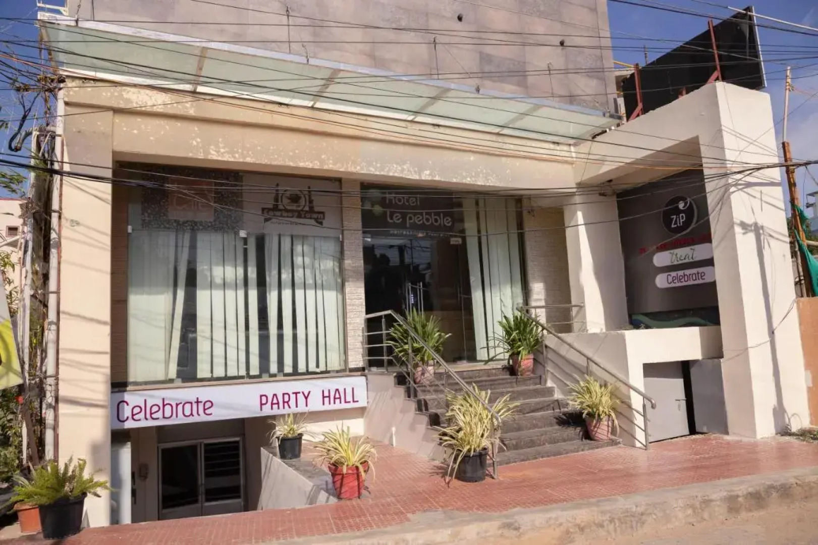 Vits By Spree Hotels Le Pebble