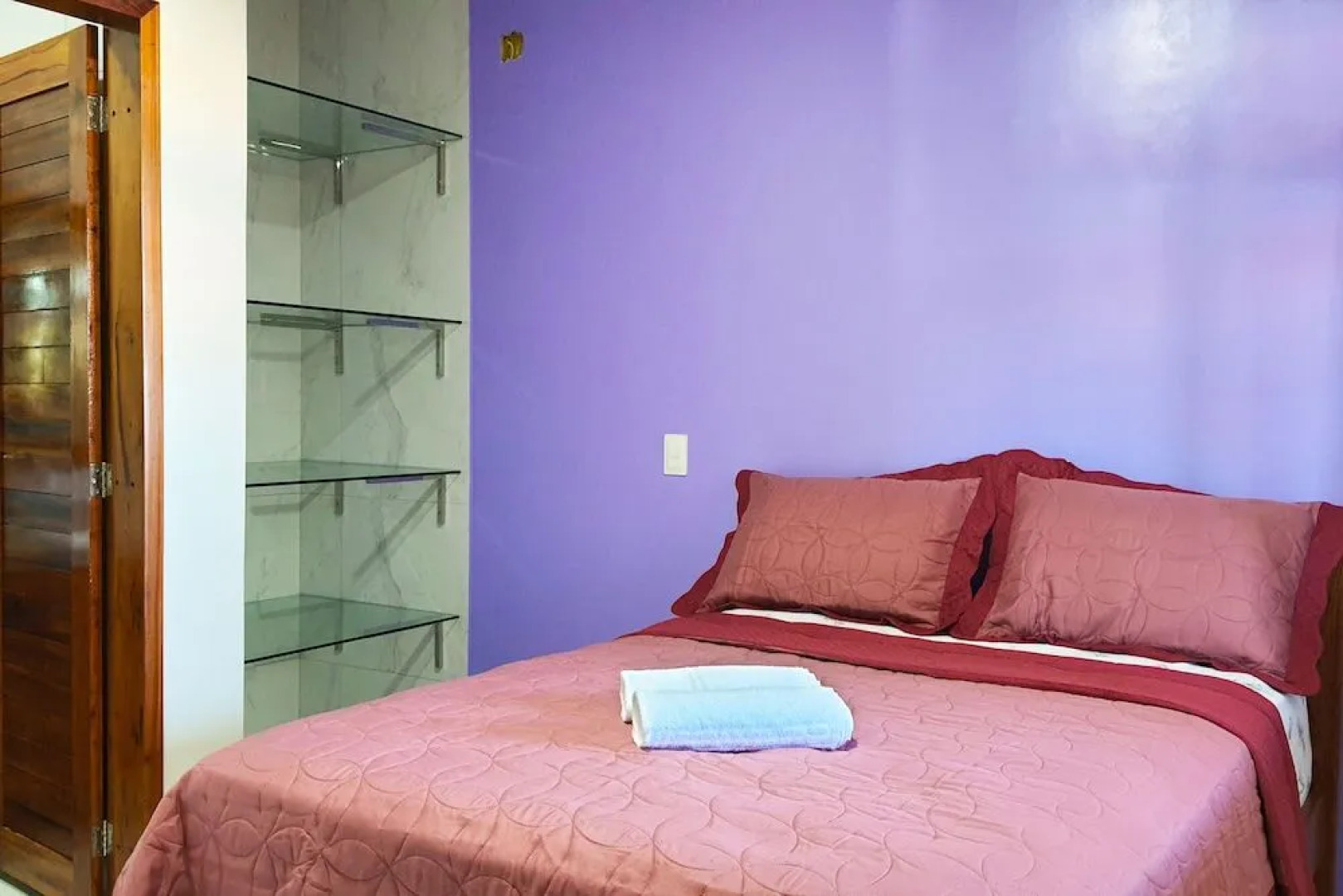 CASA TRíPLEX AO LADO DA PRAIA DO IGUAPE