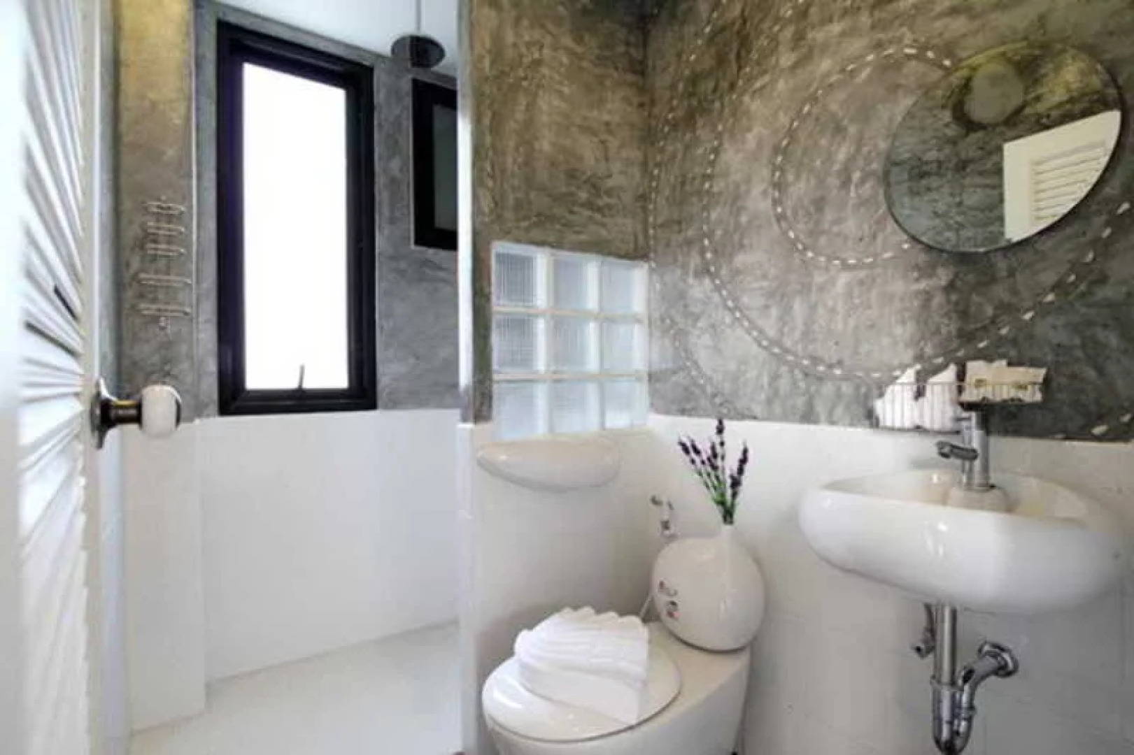 Be My Guest Hip Hotel