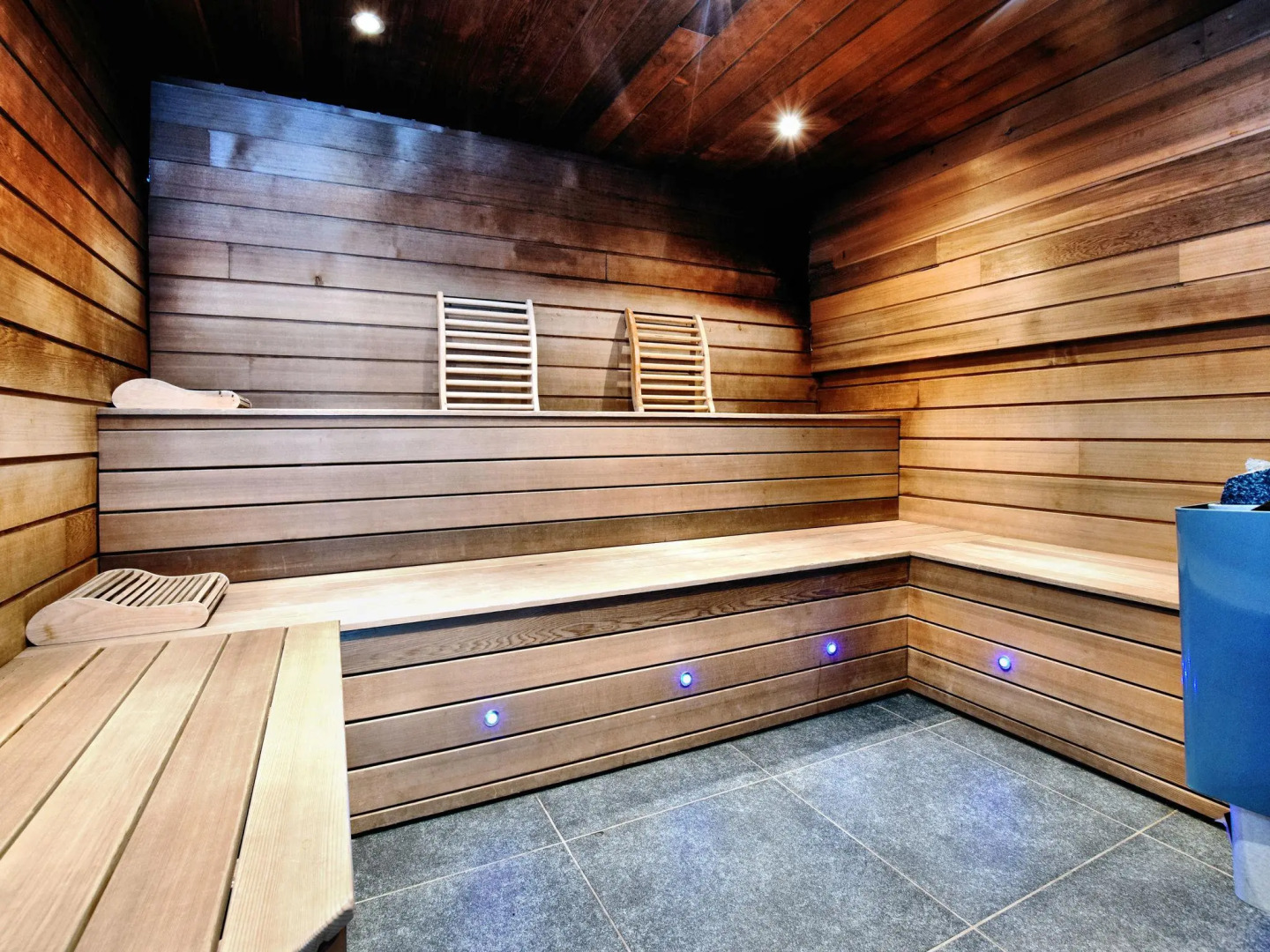 Villa With Heated Outdoor Pool and Sauna