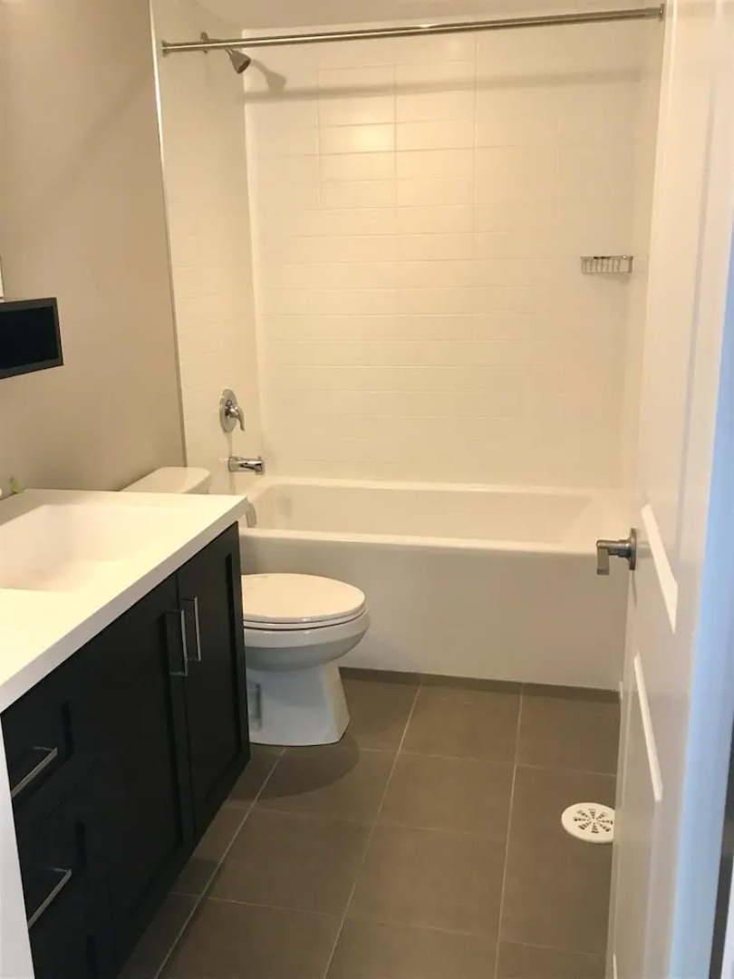 Chic Town House at Lake Ontario