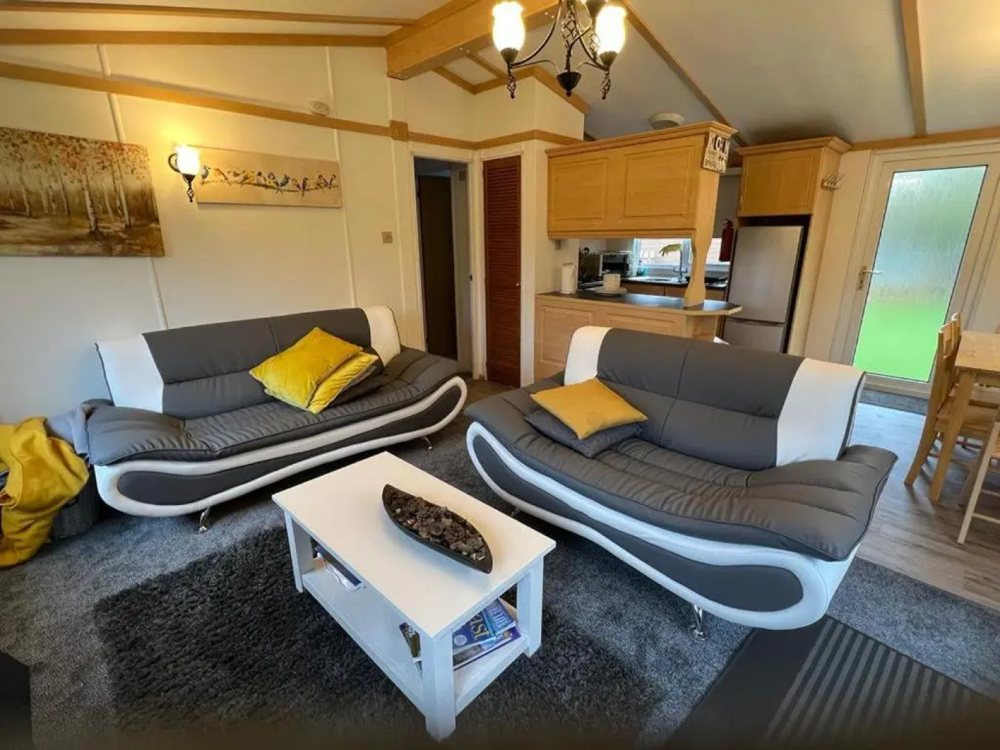 Woodland Lodge With Hot Tub