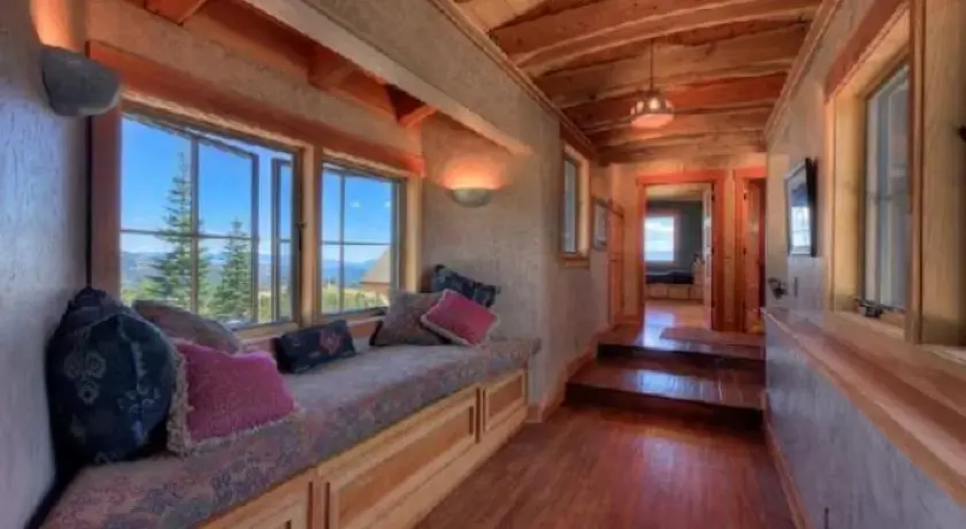 RedAwning Glacier Lodge