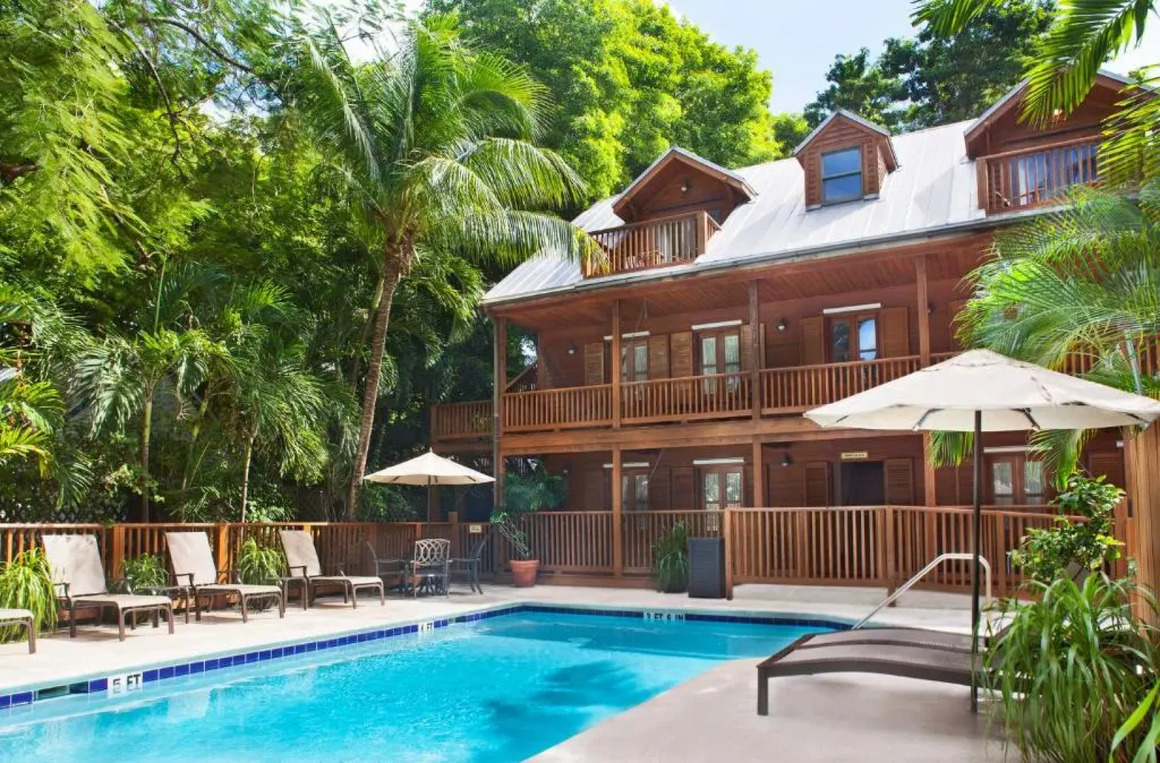 Island City House Hotel