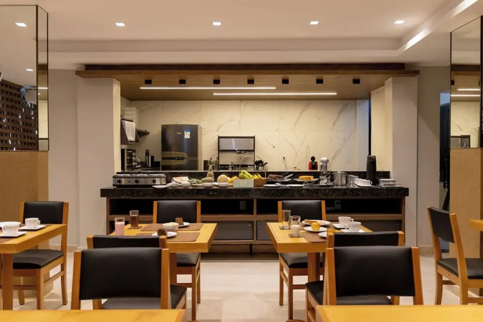 Aira Hotel
