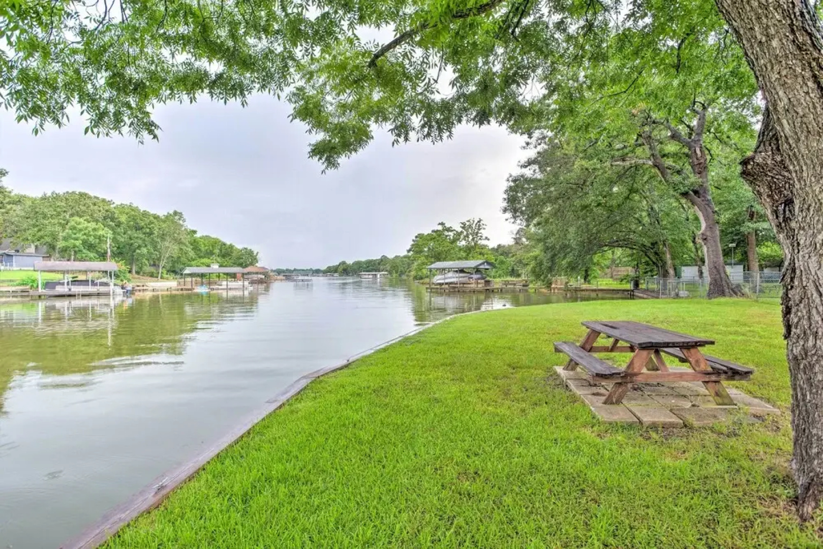 Cedar Creek Reservoir Home w/ Deck & Fire Pit!