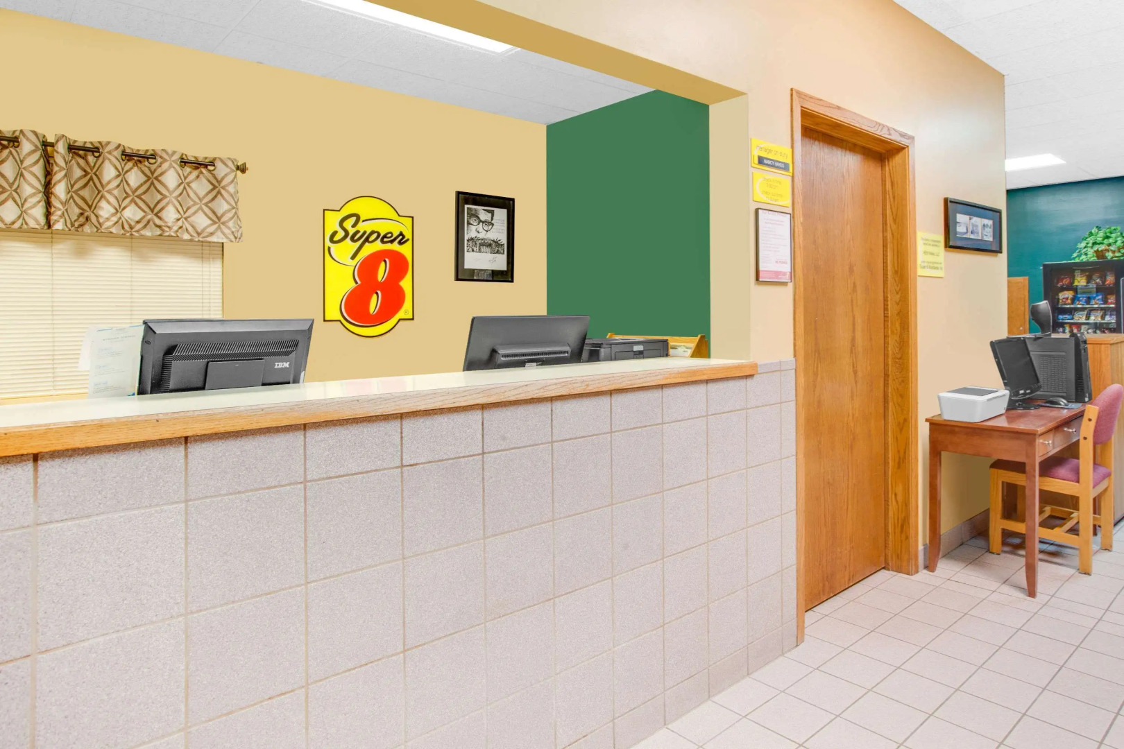 Super 8 by Wyndham Clear Lake