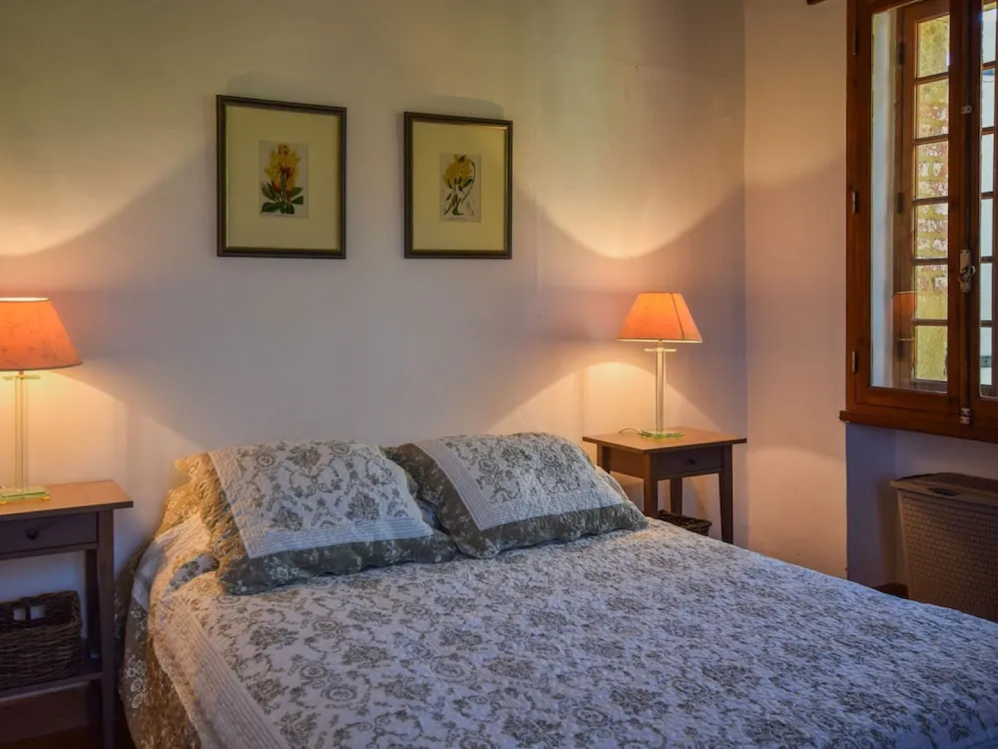 Charming Holiday Home With Deckchairs, Garden, Terrace, BBQ