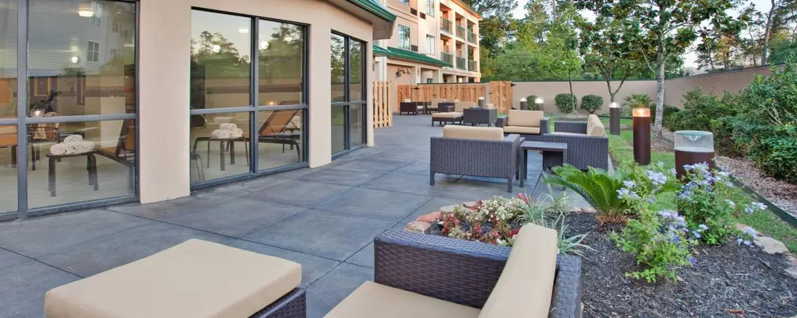 Courtyard Houston The Woodlands