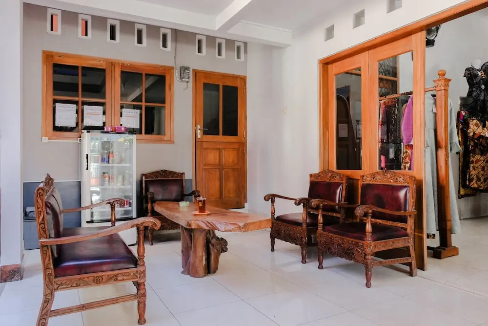 OYO 1306 Kraton Mas Family Residence