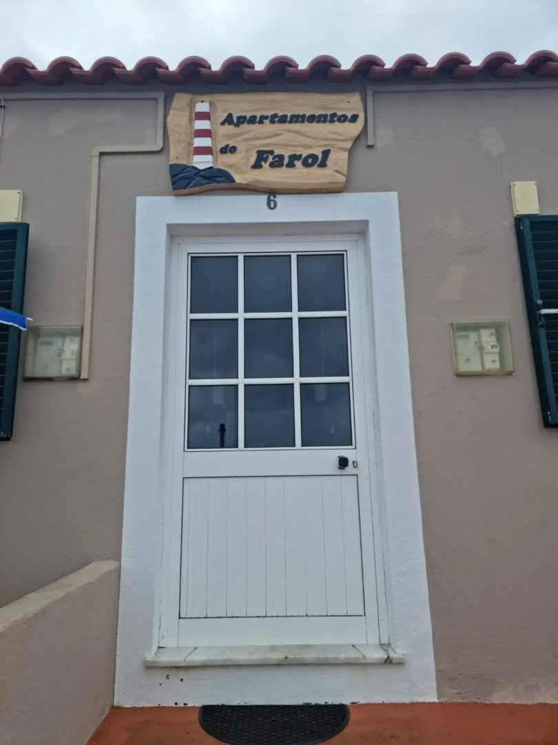 "Apartamentos do Farol" com vista para o mar