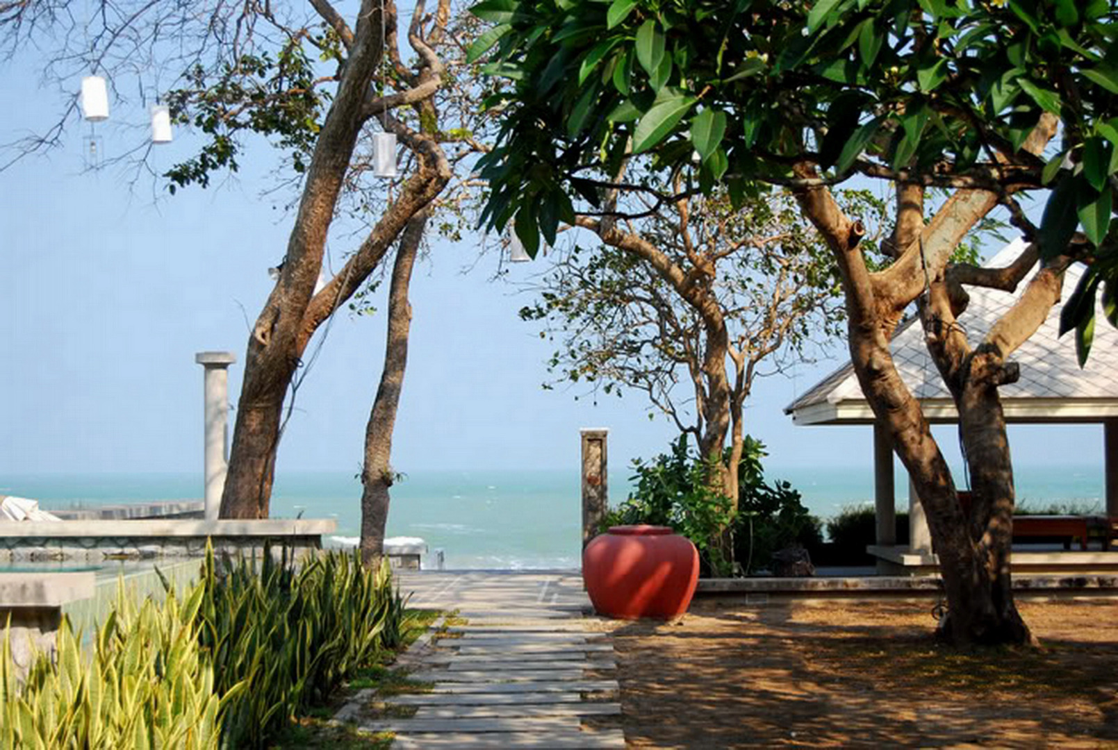 Baan Bayan Beachfront Hotel