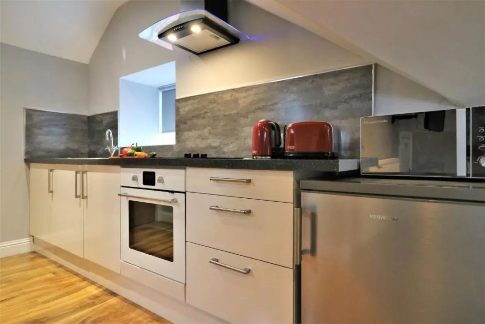 Signature - Linden Cottage Room 3