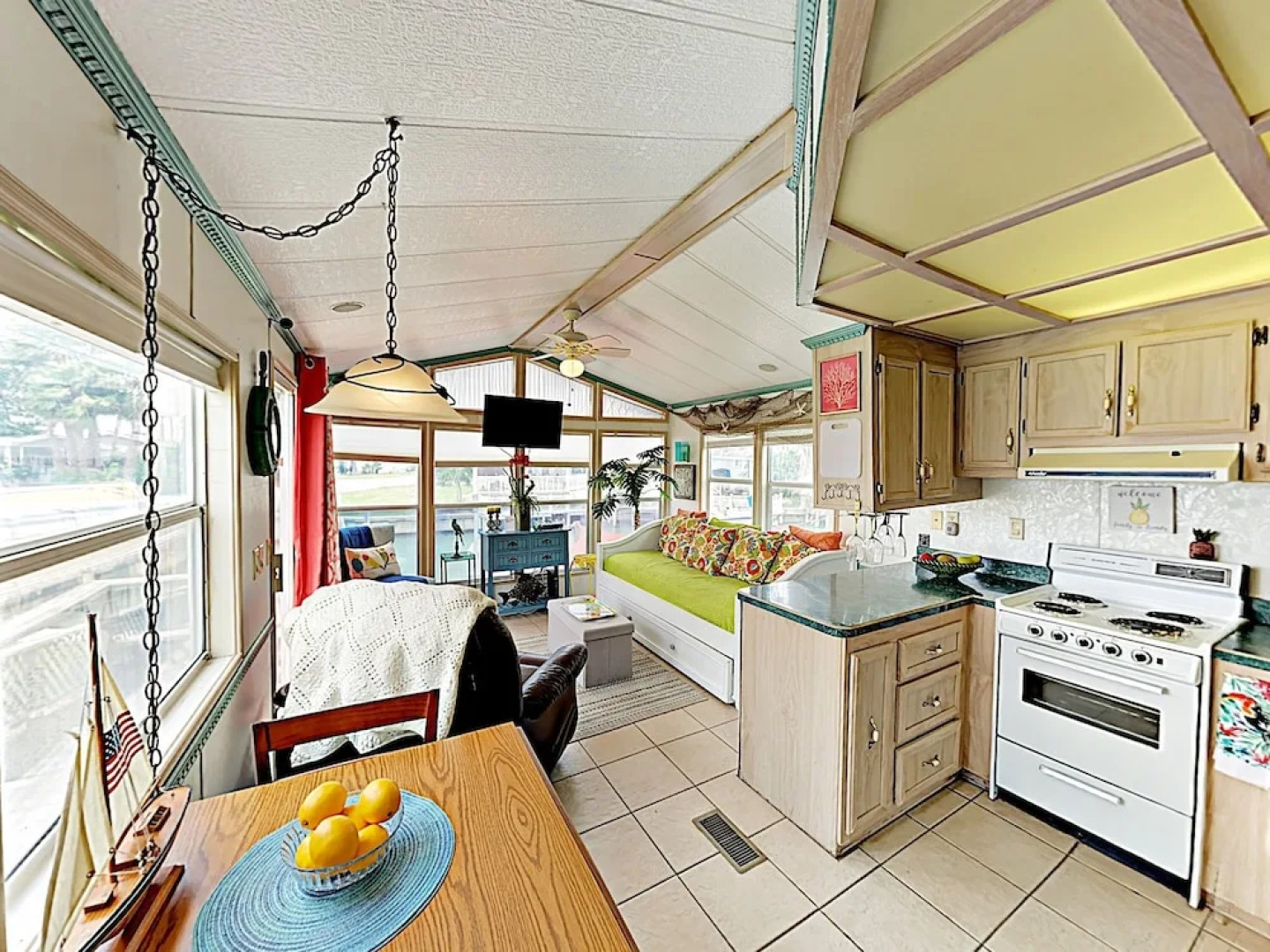 Waterfront W/ Deck & 2 Pools 1 Bedroom Condo