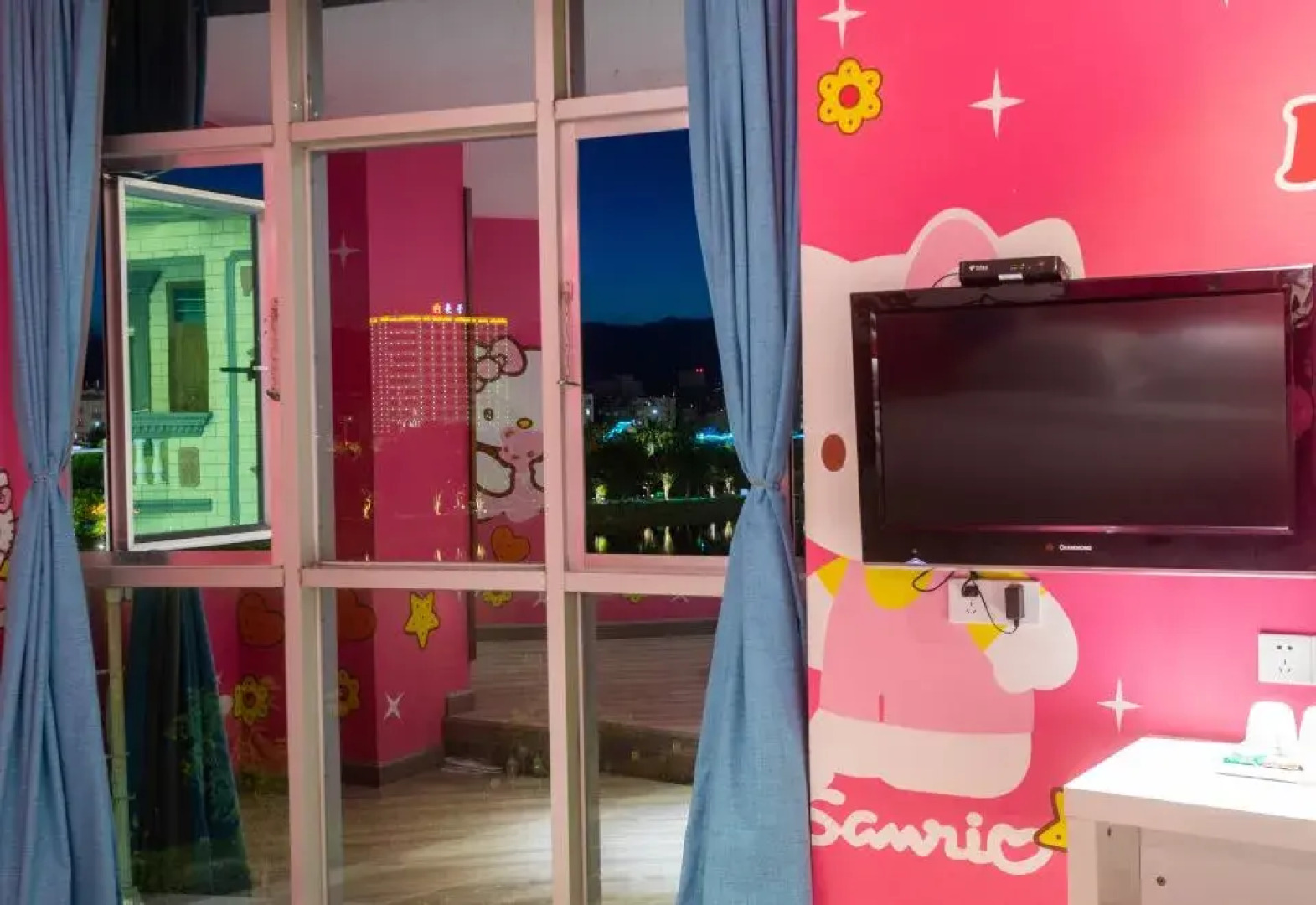 Baihe Hotel (Yangxi West Lake Branch)